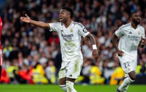 شرم سلطنتی! خجالت زده با یک کمپین خاکی فریبنده علیه داور